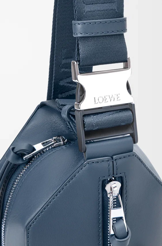 Torba typu „Convertible Sling” z klasycznej skóry cielęcej Torba typu „Convertible Sling” z klasycznej skóry cielęcej