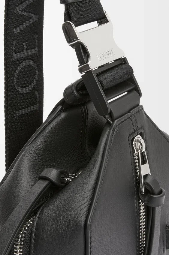 Torba typu „Convertible Sling” z klasycznej skóry cielęcej Torba typu „Convertible Sling” z klasycznej skóry cielęcej