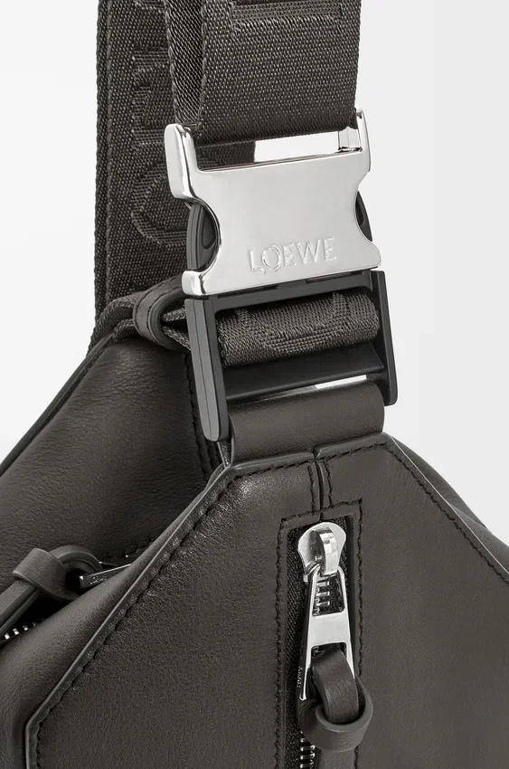 Torba typu „Convertible Sling” z klasycznej skóry cielęcej Torba typu „Convertible Sling” z klasycznej skóry cielęcej