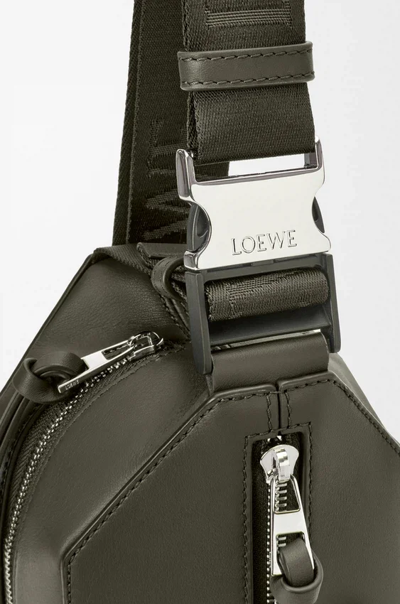 Torba typu „Convertible Sling” z klasycznej skóry cielęcej Torba typu „Convertible Sling” z klasycznej skóry cielęcej