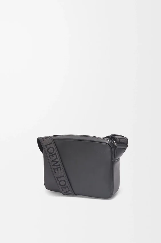 Torba typu military messenger XS z miękkiej, gładkiej skóry cielęcej i żakardu Torba typu military messenger XS z miękkiej, gładkiej skóry cielęcej i żakardu