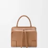 Torebka Amazona 180 w rozmiarze średnim, wykonana z miękkiej skóry cielęcej Torebka Amazona 180 w rozmiarze średnim, wykonana z miękkiej skóry cielęcej