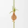 Zawieszka „Onion Sprout” z klasycznej skóry cielęcej i rafii Zawieszka „Onion Sprout” z klasycznej skóry cielęcej i rafii